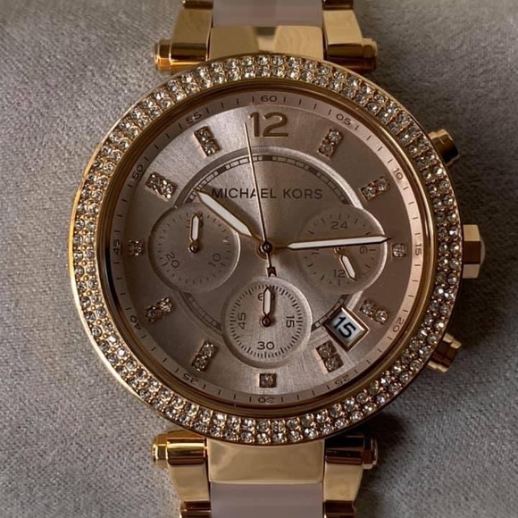 Michael Kors Accessories - Michael Kors Women’s Parker Rose Gold-Tone Watch
Case Size: 39mm